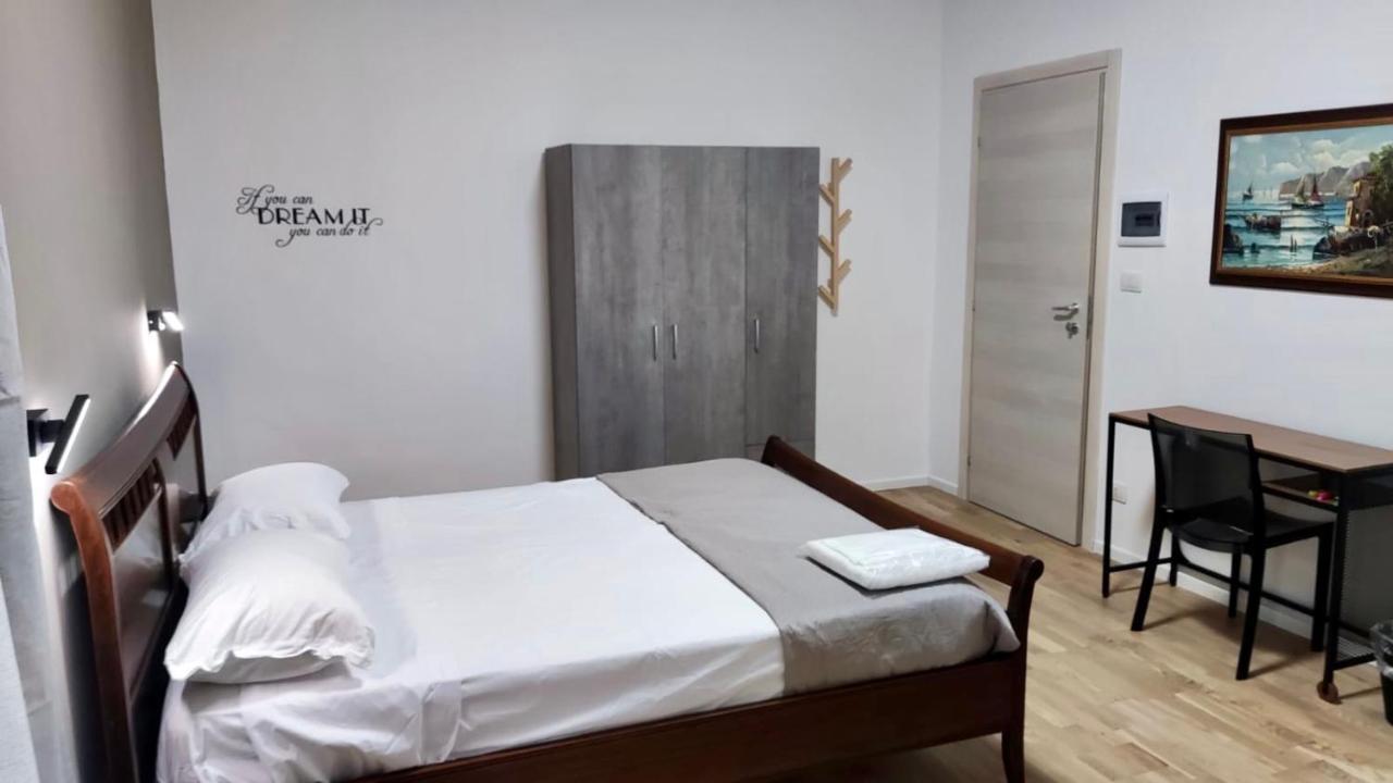 Dimora Rudiae Lecce Bed & Breakfast Exterior foto